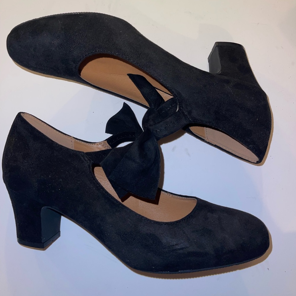 Chic Black Bow-Tie Heels for Women - Picture 2 of 4